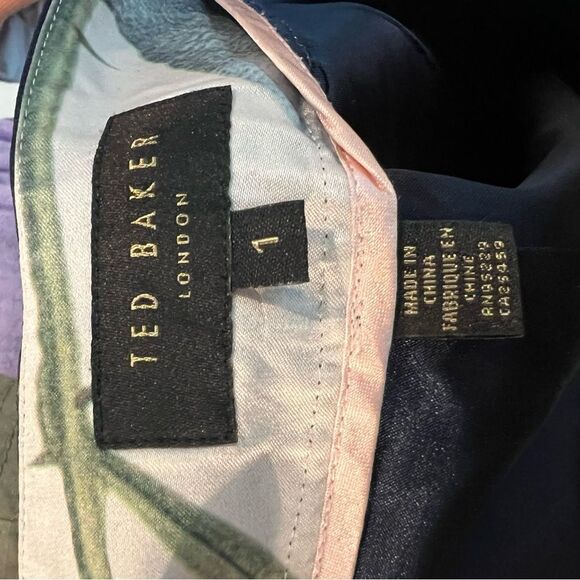 Ted Baker London Navy Dress Knee Length Shorts With Pockets Size 4 - Picture 4 of 8